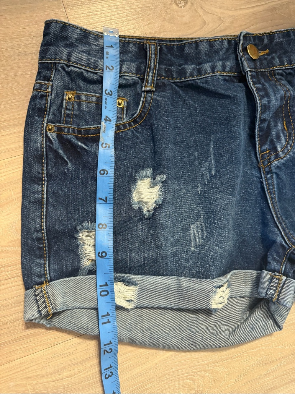 Women Shorts (Size 5/6) - Picture 3 of 4